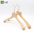 custom logo high quality luxury  thick wooden clothes hangers